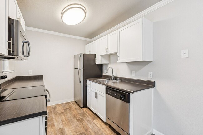 Foto del edificio - Plum Tree Apartment Homes