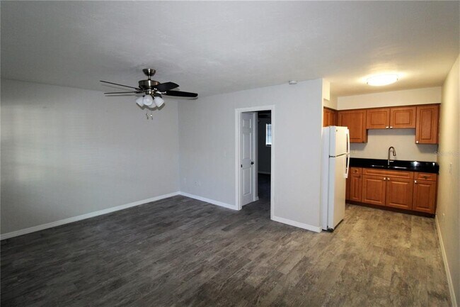Foto del edificio - 6331 Gateway Ave
