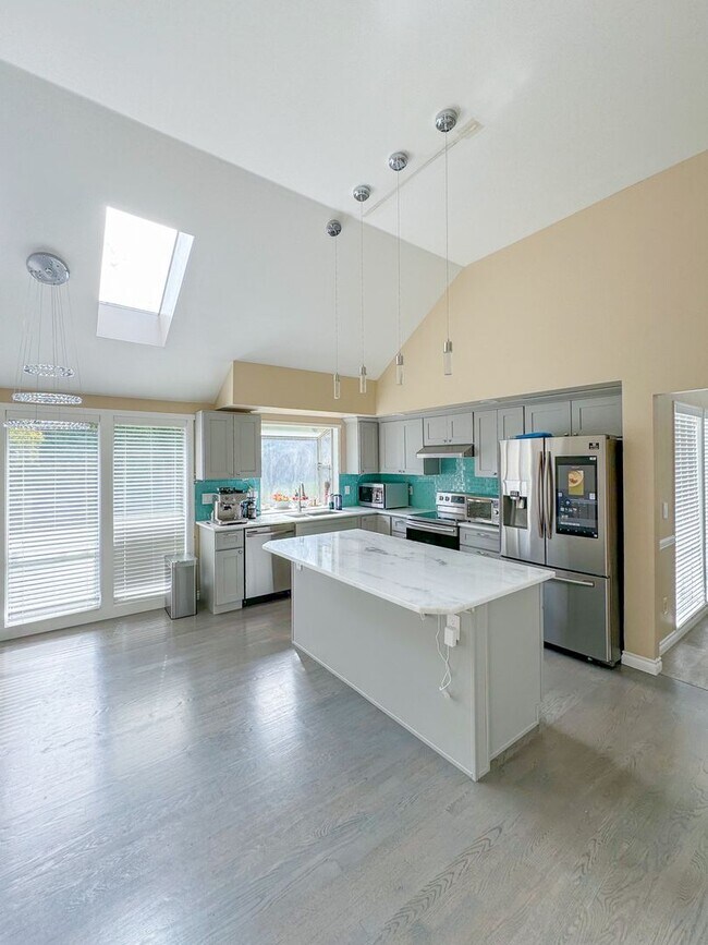 Building Photo - Spacious 4bd/3ba Home For Rent!