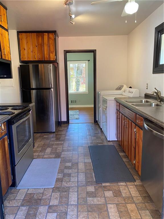 Building Photo - 1975 Clearwater Dr SE