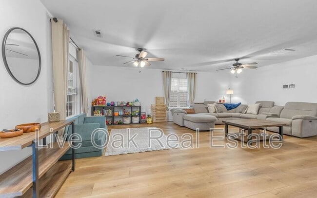 Foto del edificio - 807 Thayor St