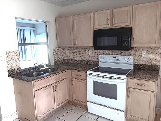 Foto del edificio - 7004 NW 67th Ave