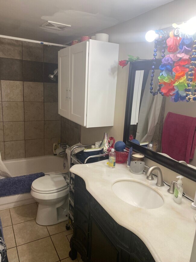 Foto del edificio - 3024 Tudor Ln