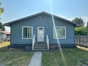 Building Photo - 643 Hansen Ave