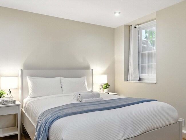 Building Photo - 2922 Upton St NW