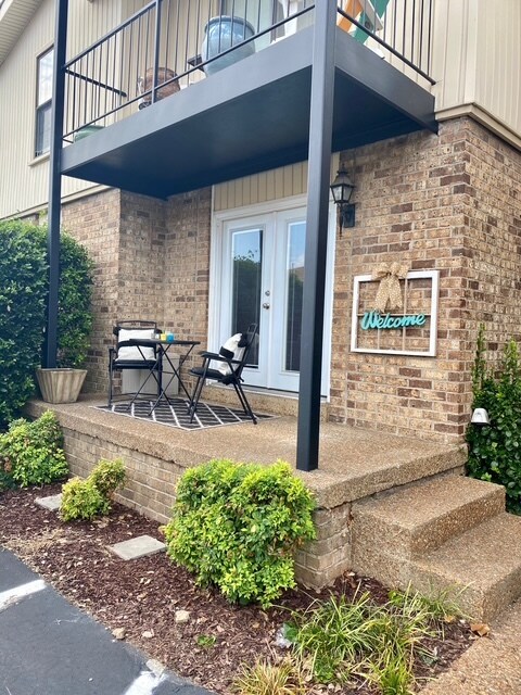 Front Porch - 2116 Hobbs Rd