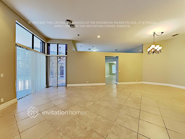 Foto del edificio - 1076 Deerwood Ln