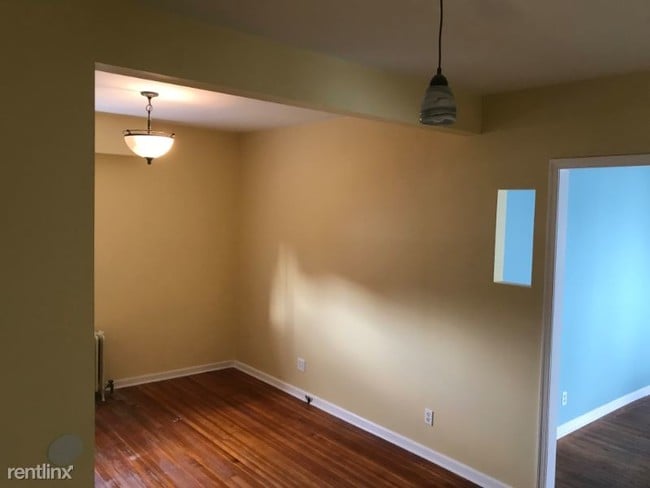 Building Photo - 6 br, 3 bath House - 1009 Bangs Ave