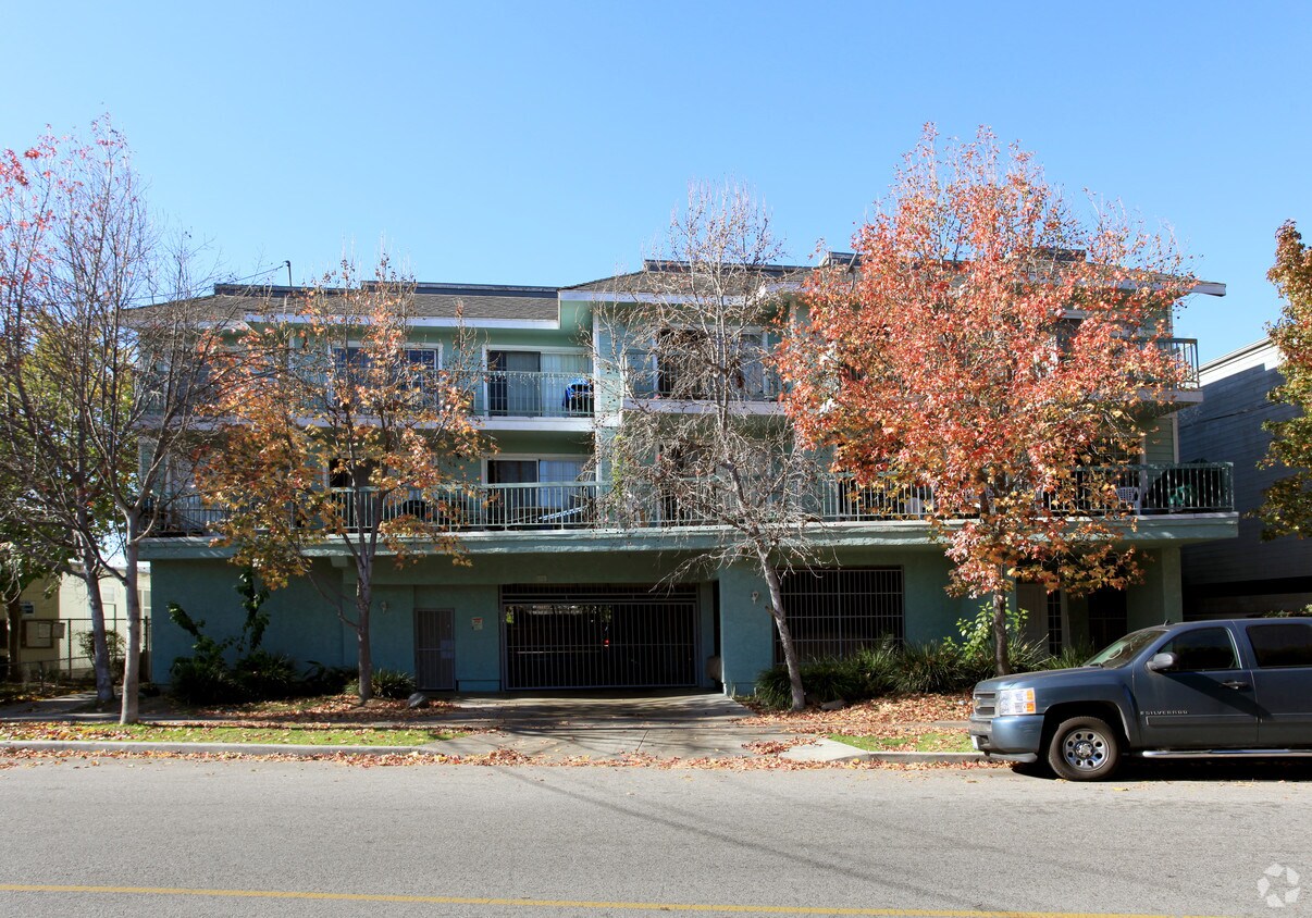 Building Photo - 605 Junipero Ave