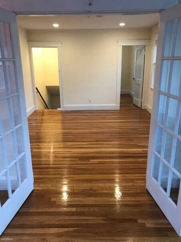 Primary Photo - 4 br, 1 bath House - 27 Willoughby St # 2D