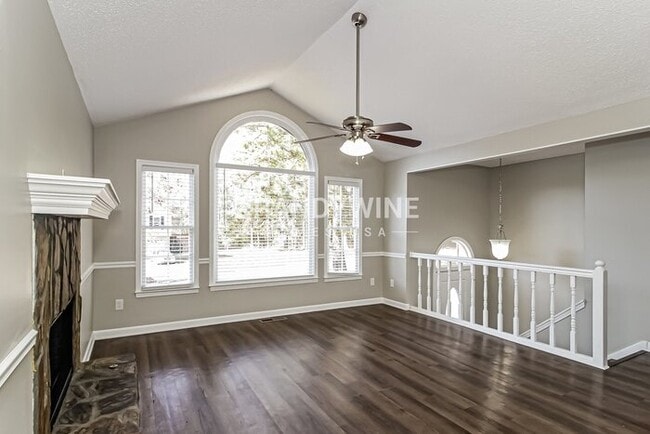 Foto del edificio - 106 Whitney Ln