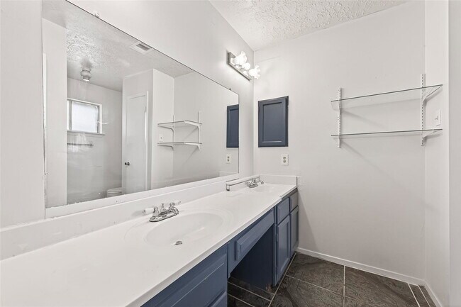 Building Photo - Beechbend Drive, Missouri City, TX 77489 - 4 BR 2.5 BA single-family home