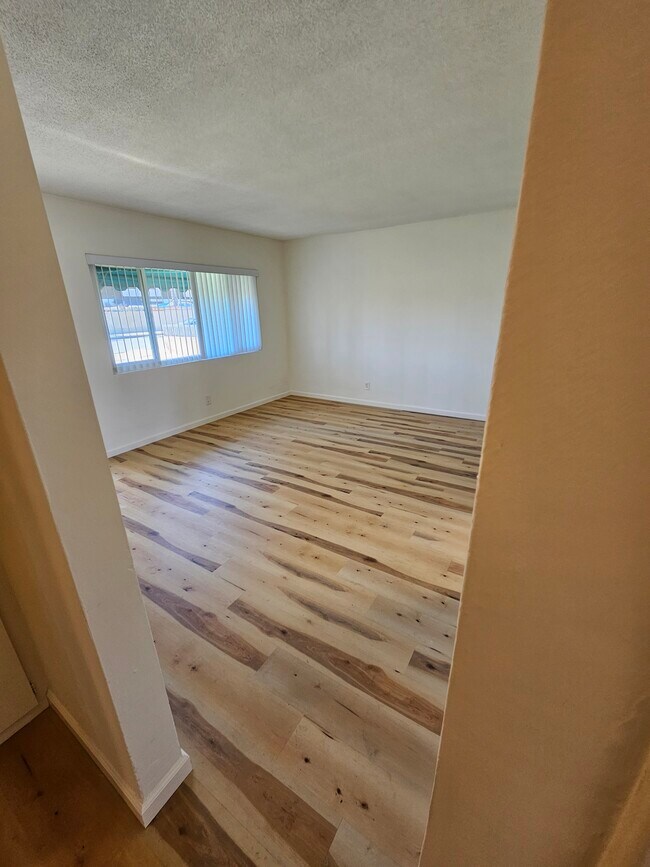 Foto del edificio - 13852 Milton Ave