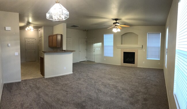 Building Photo - Beautiful 3 Bed, 2.5 Bath Thornton Town Ho...