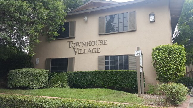 Foto del edificio - 800 S Azusa Ave