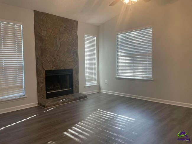 Foto del edificio - 337 Somerset Dr