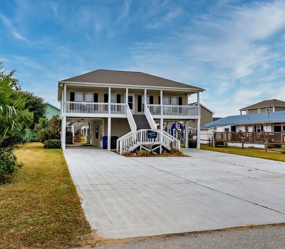 2009 2nd St, Surf City, NC 28445 House for Rent in Surf City, NC