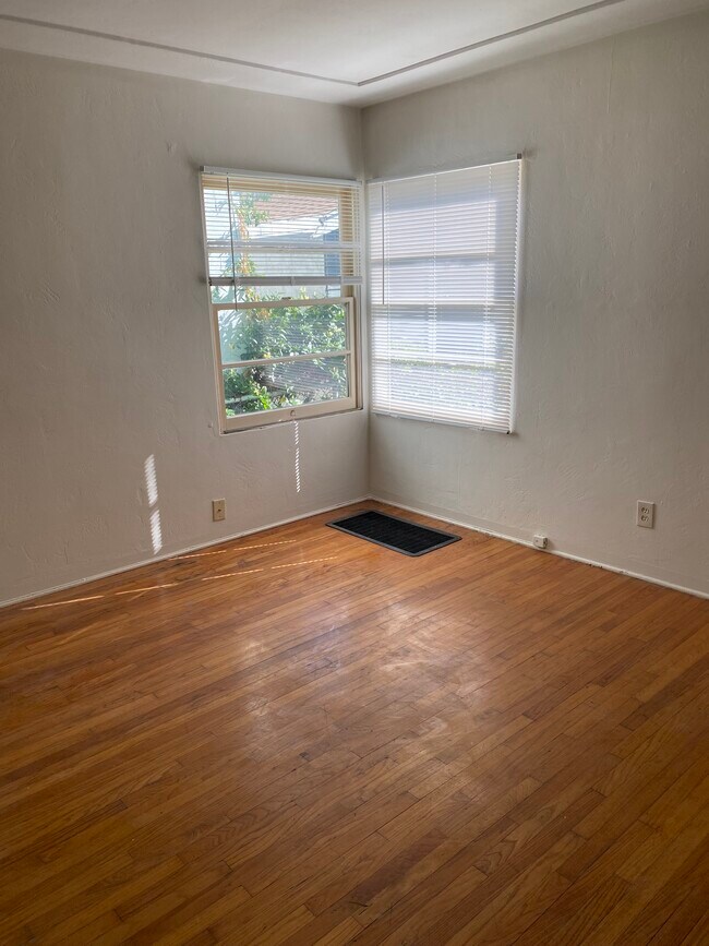 Foto del edificio - 2566 1/2 B Street