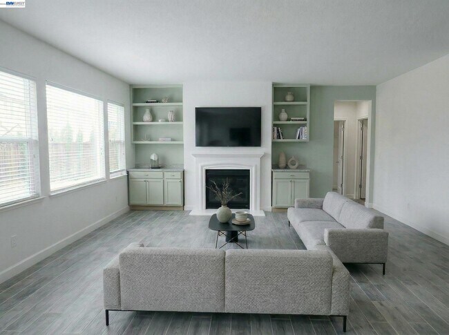 Foto del edificio - 679 Hamilton Ct