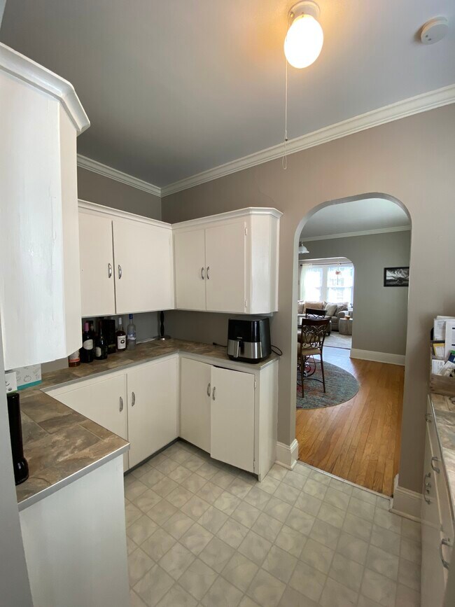 Butler's Pantry - 144 Whitman Ave