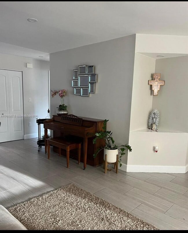 Foto del edificio - 5596 NW 102nd Ct