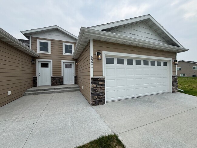 Foto del edificio - Brand-New 4-Bed Twinhome | 2,180 Sq Ft | S...