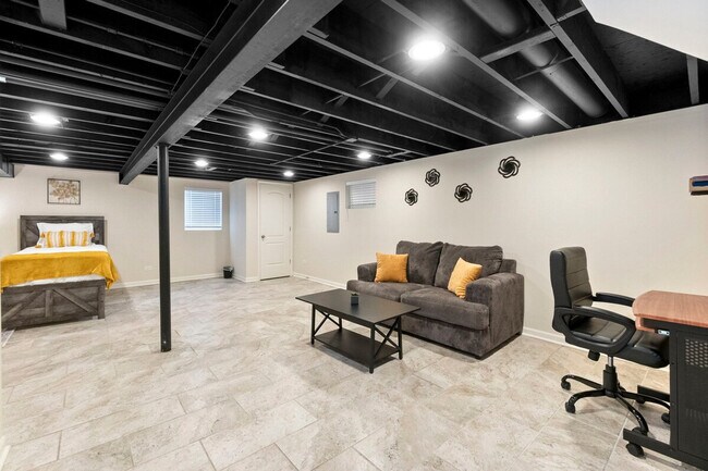 Foto del edificio - 623 Quail Run Rd