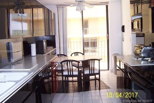 Primary Photo - 8877 Collins Ave