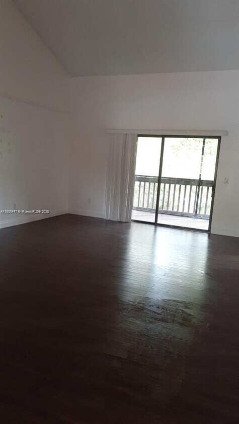 Foto del edificio - 410 Lakeview Dr E
