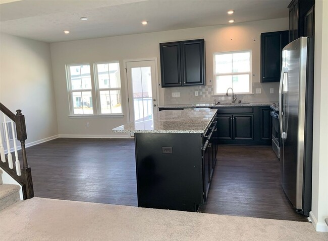 Building Photo - 3BR Townhome in Mars