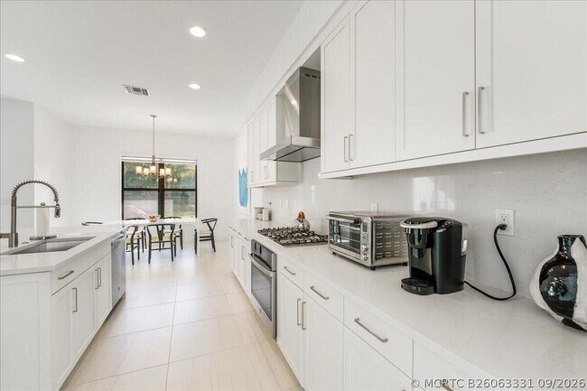 Foto del edificio - 17496 Sparkling River Rd
