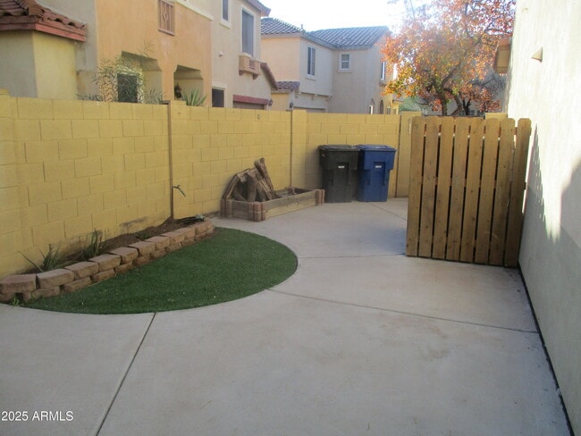 Building Photo - 2165 N San Vincente Dr