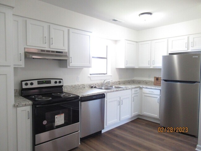 Foto del edificio - Newly Renovated- 2 bedroom, 2 bathroom apartment-Willow Run Apartments