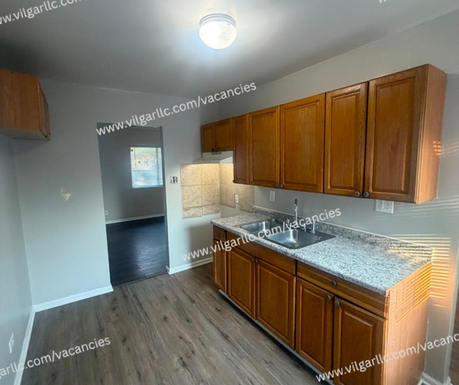 Foto del edificio - Very spacious • 3 Bedroom • 1 Bathroom Home.