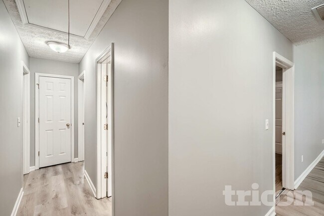 Building Photo - 210 Pebble Creek Dr