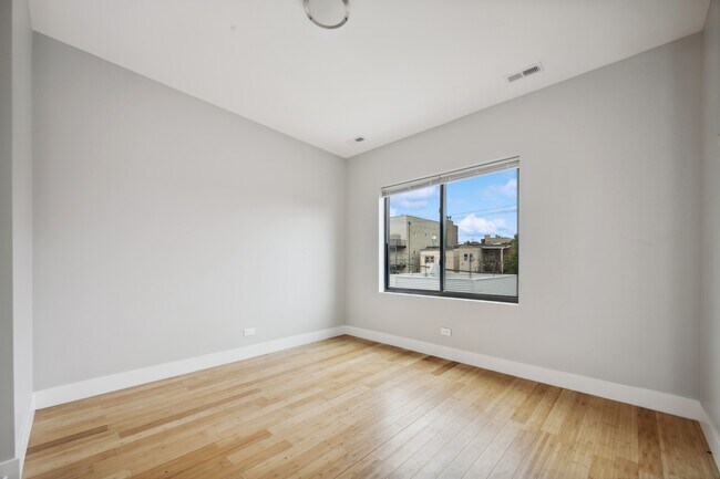 Building Photo - 2526 W Lexington St