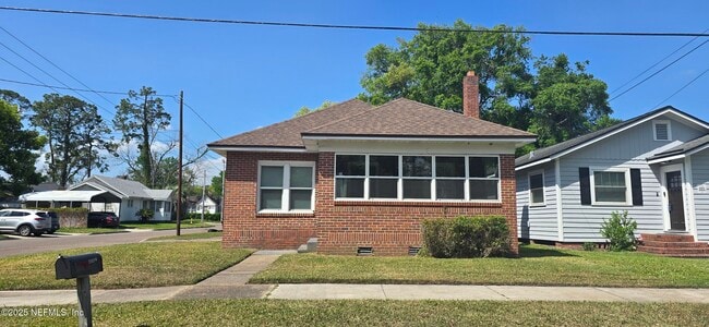 Building Photo - 4567 Astral St