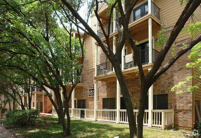 Building Photo - Nueces Oaks Condominiums