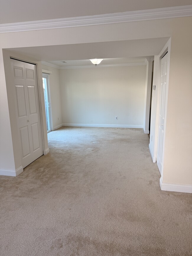 Building Photo - 9015 Sandalwood Dr
