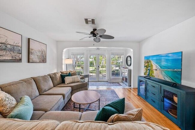 Foto del edificio - 381 Zenith Ln