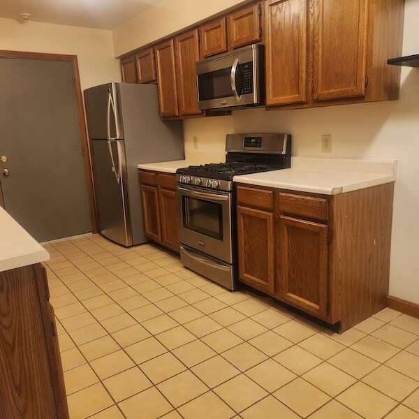 Primary Photo - 10 Nuttall Ln