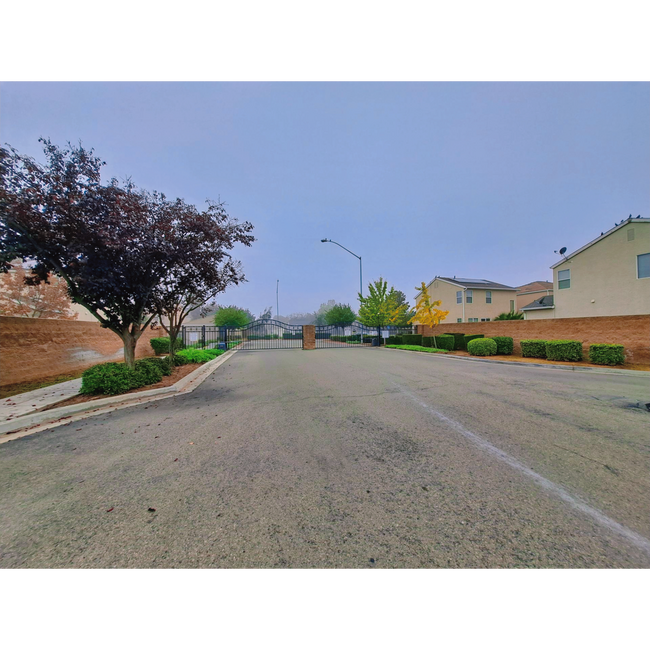 Foto del edificio - Single-Level 2BR Home with 2-Car Garage!