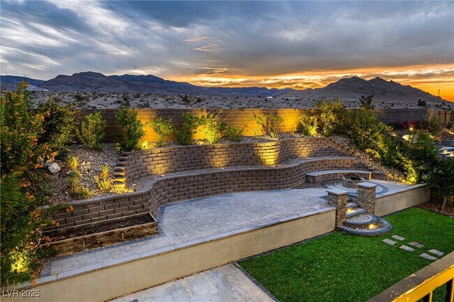 Foto del edificio - 4631 Amazing View St