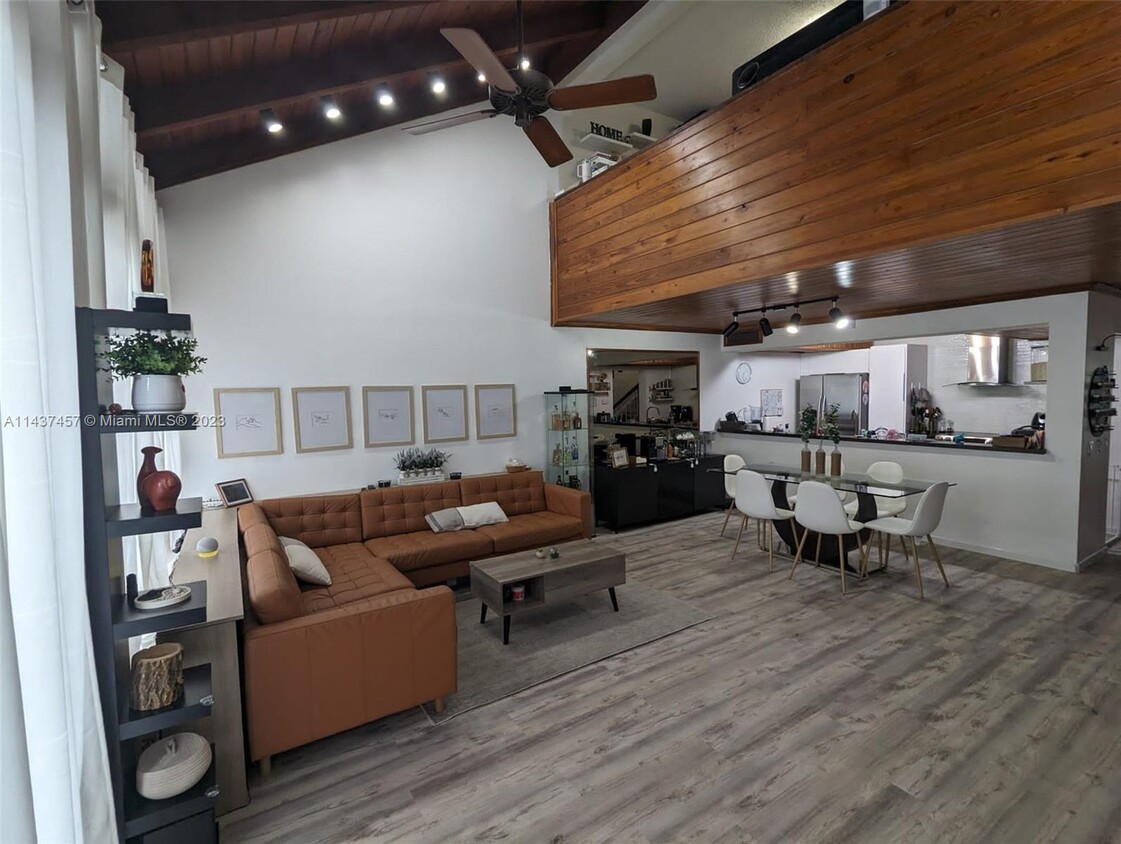 Foto principal - 11203 NW 15th St