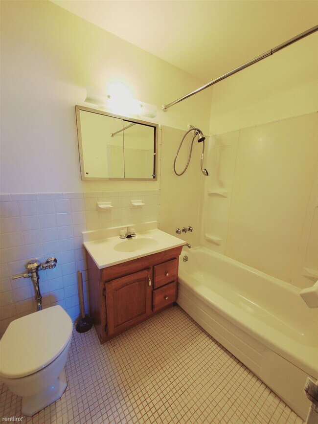 Foto del edificio - 1 br, 1 bath Condo - 140 Grove St Unit 6