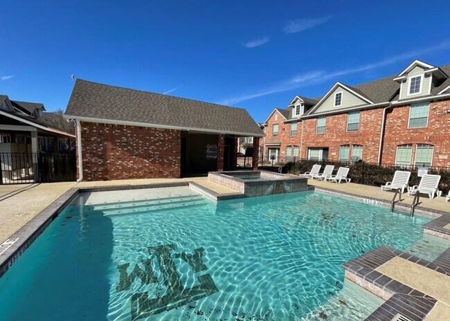 Building Photo - 1001 Krenek Tap Rd