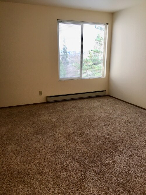 Building Photo - Brittany House - 2 bedrooms