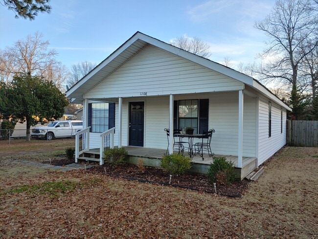 Foto del edificio - 1208 Brunner St NW