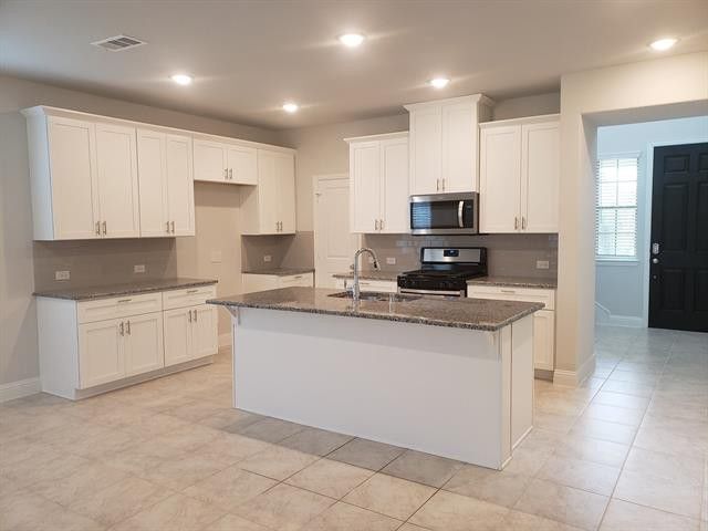 Kithen - all new appliances - 16717 Lincoln Park Ln