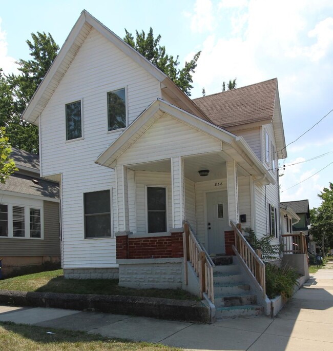 Building Photo - 858 Dayton St SW